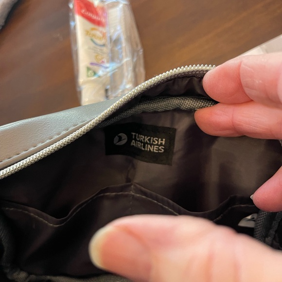 Turkish Airline Hackett London Amenity Bag - Picture 5 of 7